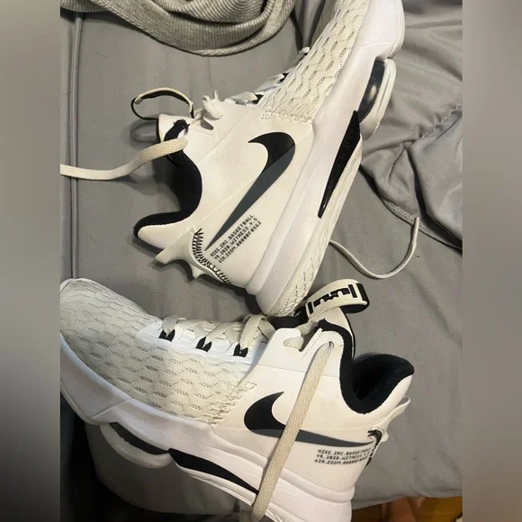 Nike | Shoes | Nike Lebron Witness 5 Ep White Black | Poshmark display picture 1